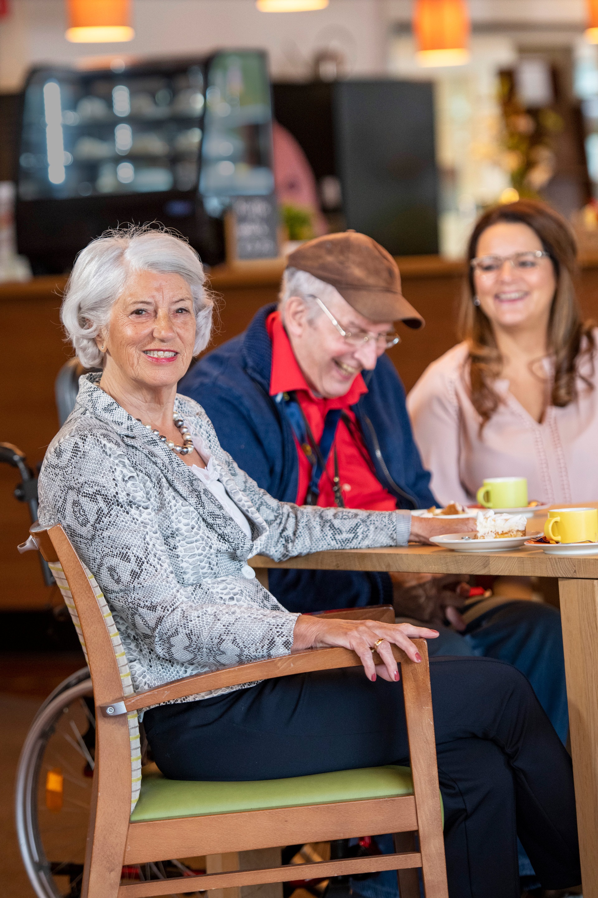 Gaste in Grand Café 2