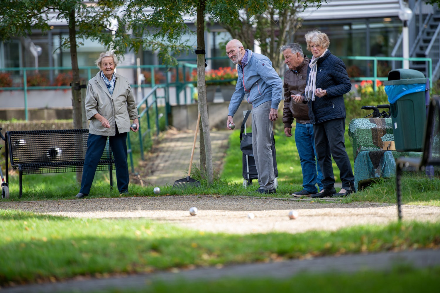 groepje senioren jeu de boules