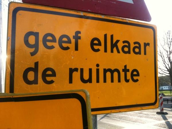 Geef-elkaar-de-ruimte-verkeersbord